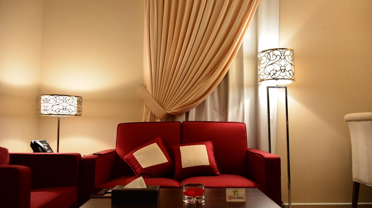 Home Inn Hotel Suites อัลโคห์บาร์ ภายนอก รูปภาพ