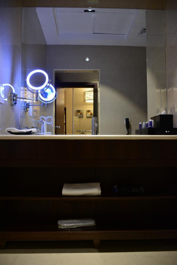 Home Inn Hotel Suites อัลโคห์บาร์ ภายนอก รูปภาพ