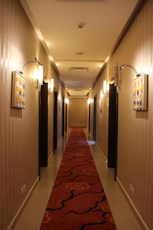 Home Inn Hotel Suites อัลโคห์บาร์ ภายนอก รูปภาพ