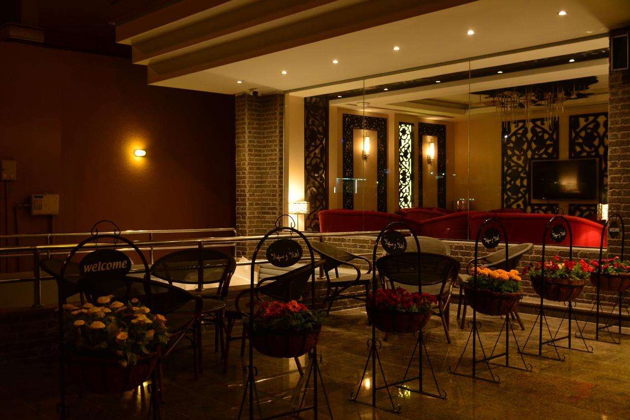 Home Inn Hotel Suites อัลโคห์บาร์ ภายนอก รูปภาพ