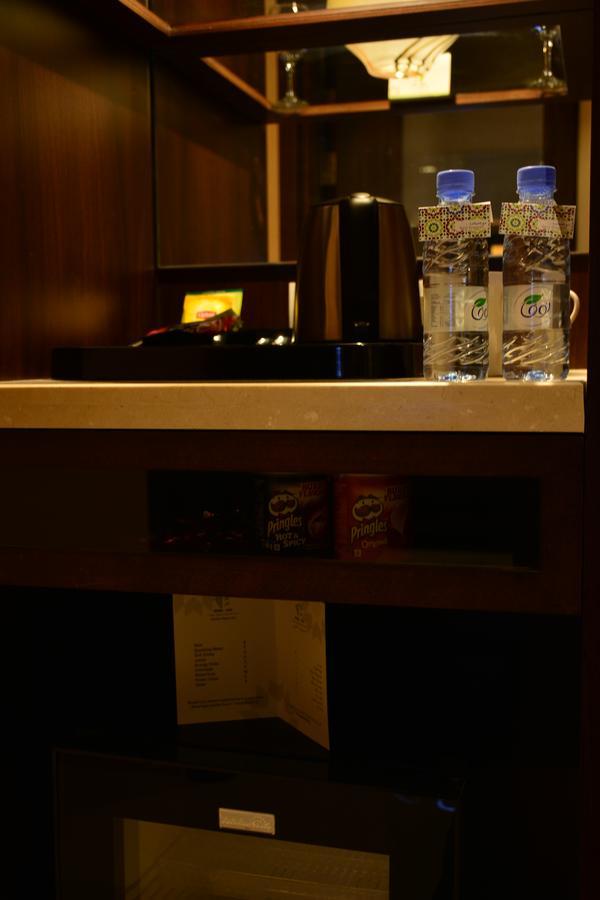 Home Inn Hotel Suites อัลโคห์บาร์ ภายนอก รูปภาพ