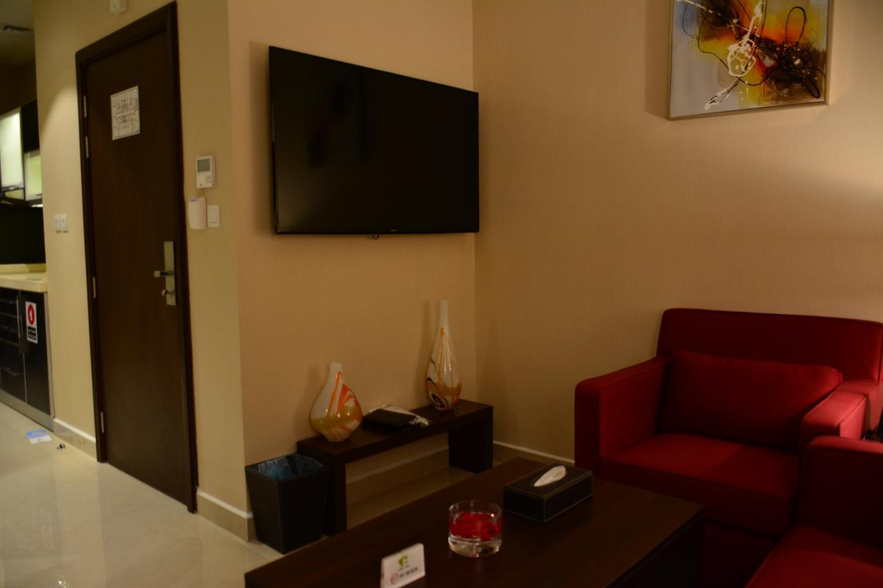 Home Inn Hotel Suites อัลโคห์บาร์ ภายนอก รูปภาพ